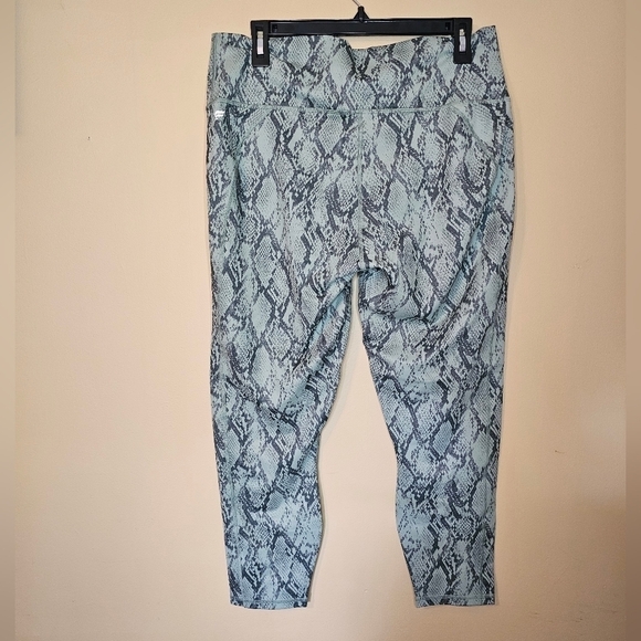 Fabletics Powerhold Snakeprint Leggins Size XXL NWT - Picture 2 of 7